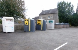 Parking salle communale à Hercé