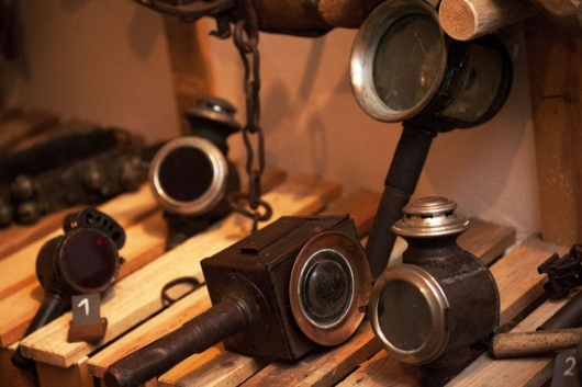Lampe torche de l'Ecomusée de Brecé © Greboval