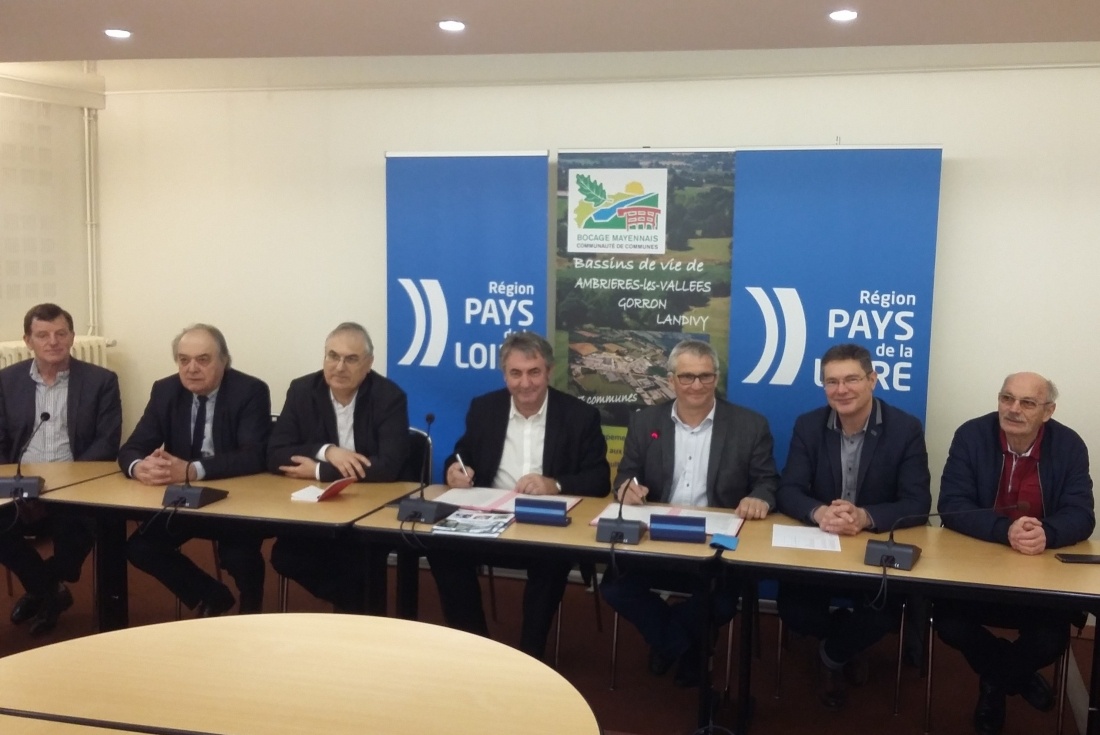 Les élus du Bocage Mayennais autour de Maurice PERRION, Vice-Président de la Région en charge des territoires