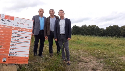 De gauche &agrave; droite : Bruno LESTAS (Pr&eacute;sident de la Communaut&eacute; de Communes), Jean-R&eacute;my COUSIN (co-dirigeant de My Pie), Jean-Marc ALLAIN (Maire de Gorron)