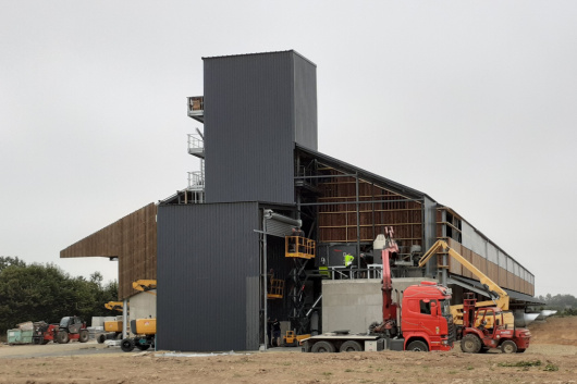 Le site dispose d'une capacit&eacute; de 15 000 m&egrave;tres cubes de stockage