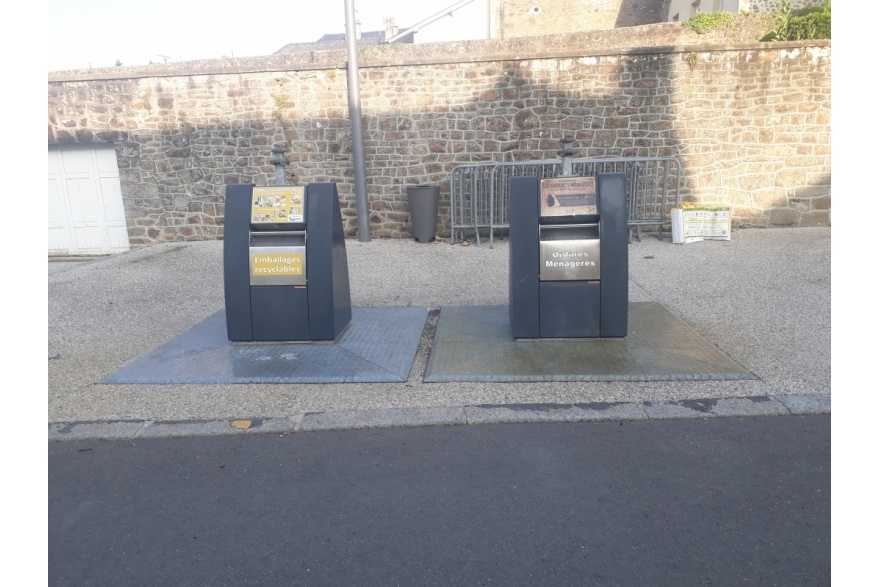 Place du Marché à Ambrières les Vallées