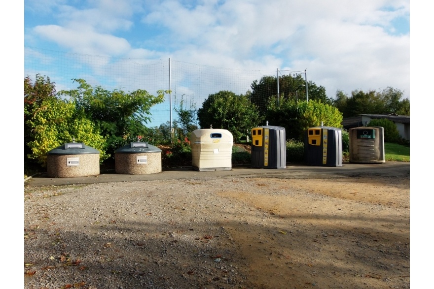Parking du stade à Chantrigné