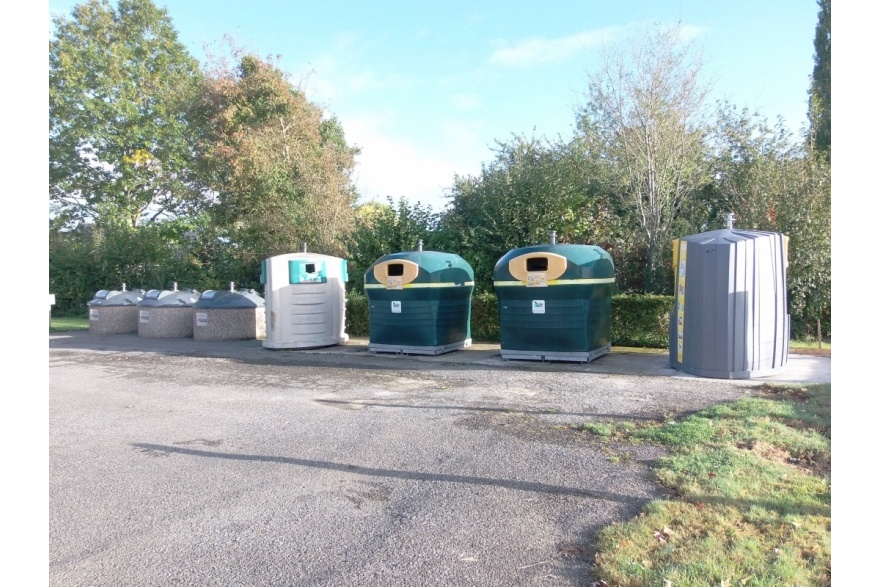 Parking salle communale à Saint Loup du Gast