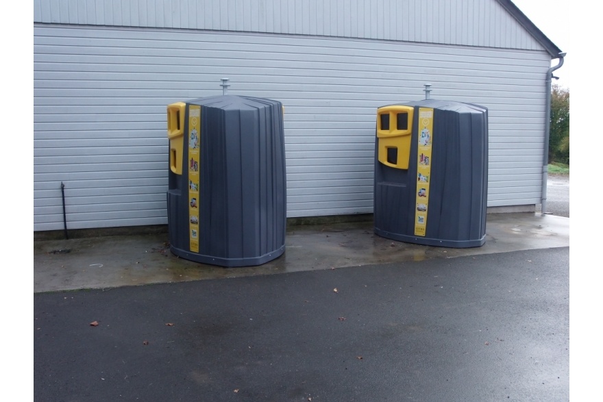 Parking salle communale à St Aubin Fosse Louvain