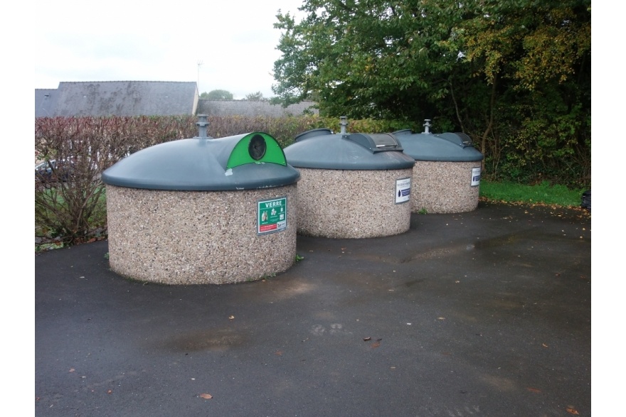 Parking salle communale à St Aubin Fosse Louvain