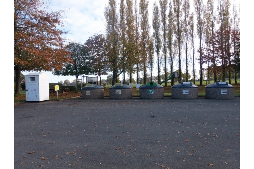 Parking salle communale à St Berthevin la Tannière